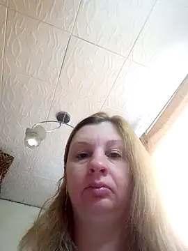 Snapshot of BustyBlond chatting on April 27, 4:21 am BustyBlond online show from April 27, 4:21 am