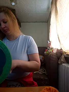 Snapshot of BustyBlond chatting on April 28, 4:39 am BustyBlond online show from April 28, 4:39 am