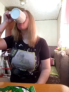 Snapshot of BustyBlond chatting on May 9, 6:29 am BustyBlond online show from May 9, 6:29 am