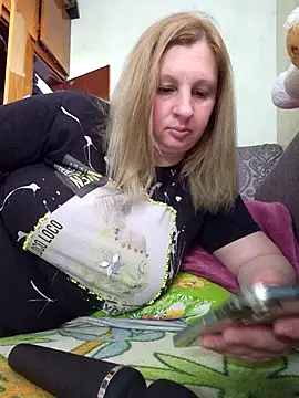 Snapshot of BustyBlond chatting on May 11, 4:26 pm BustyBlond online show from May 11, 4:26 pm