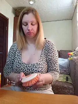 Snapshot of BustyBlond chatting on May 27, 4:31 am BustyBlond online show from May 27, 4:31 am