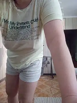 Snapshot of BustyBlond chatting on June 18, 4:46 am BustyBlond online show from June 18, 4:46 am