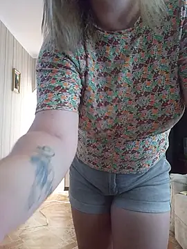 Snapshot of BustyBlond chatting on July 1, 5:42 am BustyBlond online show from July 1, 5:42 am