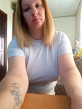 Snapshot of BustyBlond chatting on July 6, 3:58 am BustyBlond online show from July 6, 3:58 am
