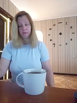 Snapshot of BustyBlond chatting on August 2, 4:22 am BustyBlond online show from August 2, 4:22 am