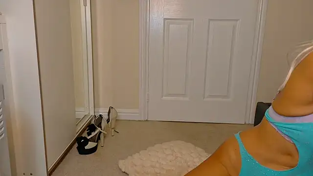 Tinkerbell822 online show from November 25, 9:09 am