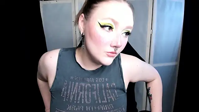 Snapshot of YourDyingBride chatting on November 18, 1:55 am YourDyingBride online show from November 18, 1:55 am