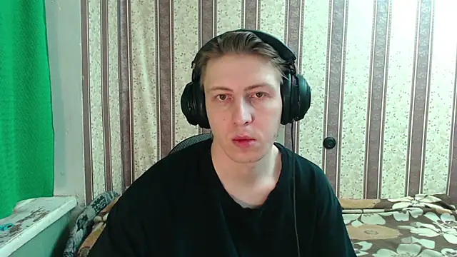 darienlarge online show from October 22, 3:40 am