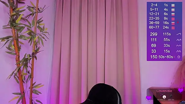 Snapshot of Bella-White chatting on September 18, 3:58 pm Bella-White online show from September 18, 3:58 pm