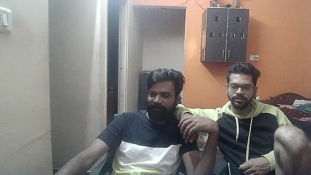 Snapshot of Indiaguy4u chatting on December 28, 6:29 pm Indiaguy4u online show from December 28, 6:29 pm