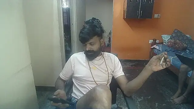 Snapshot of Indiaguy4u chatting on February 18, 6:59 am Indiaguy4u online show from February 18, 6:59 am