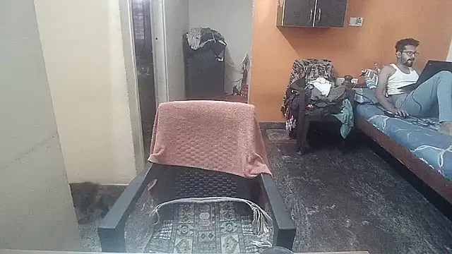 Snapshot of Indiaguy4u chatting on February 20, 6:50 am Indiaguy4u online show from February 20, 6:50 am