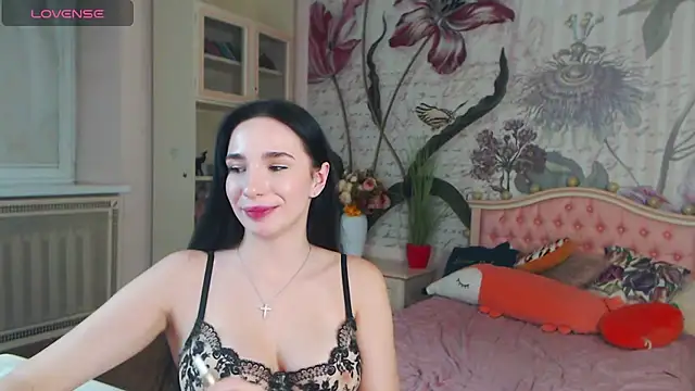 Snapshot of AliciaBow chatting on December 2, 4:31 pm AliciaBow online show from December 2, 4:31 pm