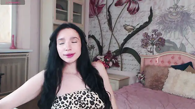 Snapshot of AliciaBow chatting on October 23, 1:43 pm AliciaBow online show from October 23, 1:43 pm