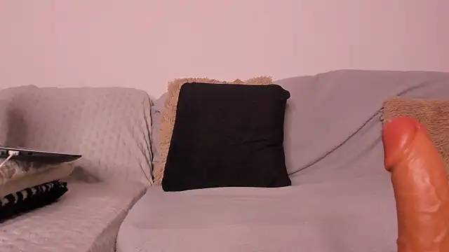 Snapshot of LexxiLow chatting on December 10, 5:00 pm LexxiLow online show from December 10, 5:00 pm