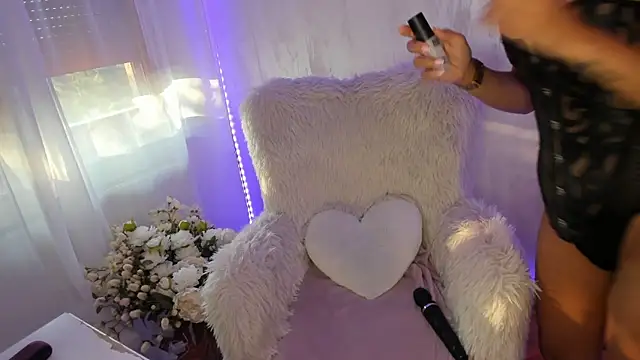 ElisaBaxter online show from July 6, 3:58 am