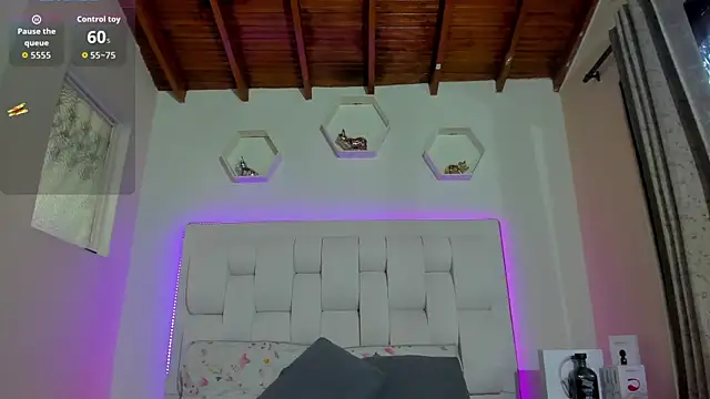 shanakendall online show from November 19, 2:17 pm