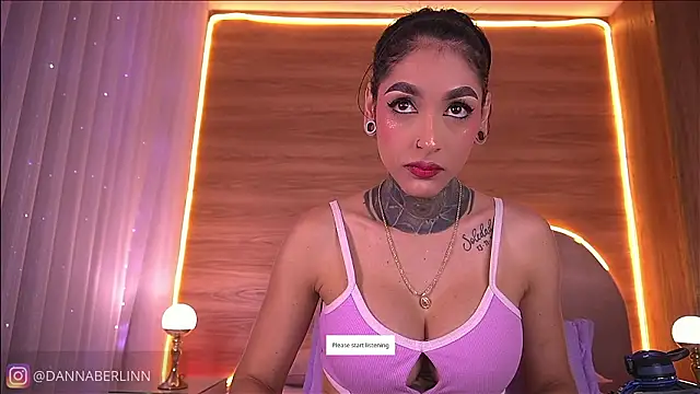 Snapshot of danna_berlin_ chatting on February 9, 7:29 pm danna berlin online show from February 9, 7:29 pm