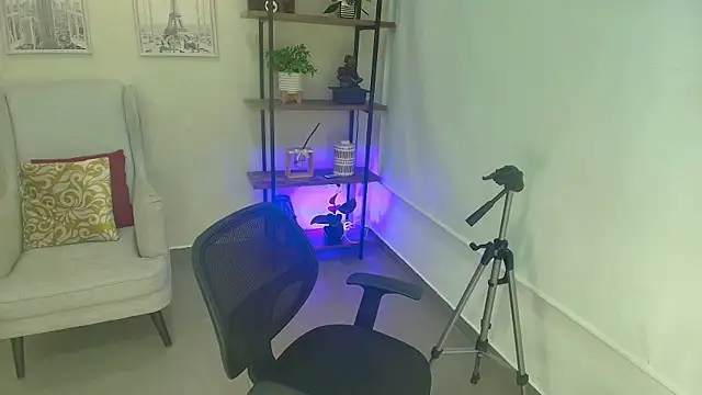 Sassy--Girl online show from April 8, 7:03 pm