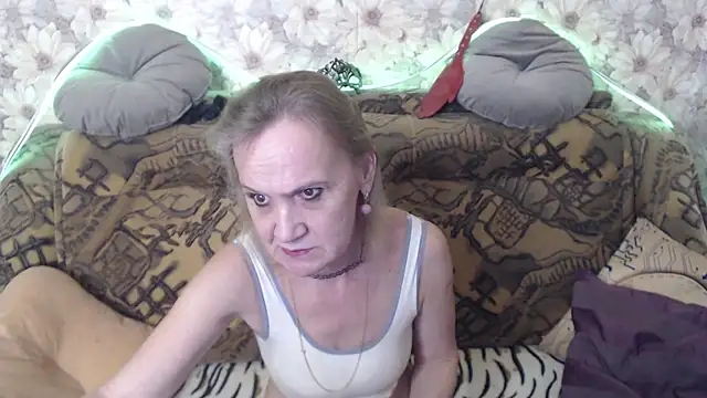 MissBekker online show from November 9, 9:24 pm