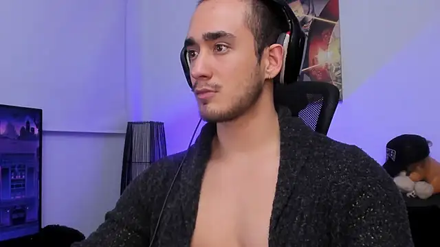 Snapshot of AlexRivera6 chatting on December 9, 1:51 am AlexRivera6 online show from December 9, 1:51 am