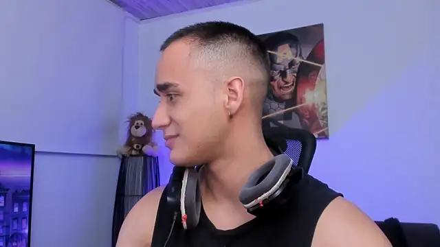 Snapshot of AlexRivera6 chatting on December 16, 12:26 am AlexRivera6 online show from December 16, 12:26 am