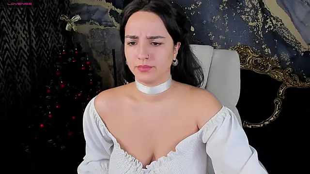 Snapshot of Daphne_Moss chatting on January 9, 2:07 pm Daphne Moss online show from January 9, 2:07 pm