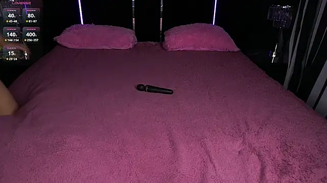 Snapshot of Daphne_Moss chatting on February 24, 8:03 pm Daphne Moss online show from February 24, 8:03 pm