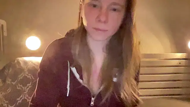 Snapshot of SweetLucy96 chatting on December 26, 5:58 am SweetLucy96 online show from December 26, 5:58 am