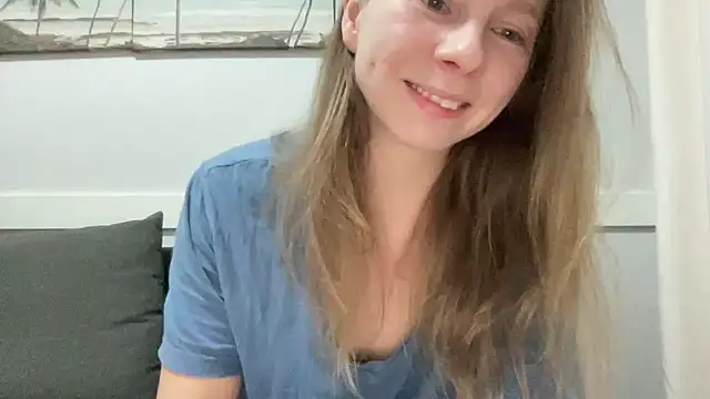 Snapshot of SweetLucy96 chatting on January 15, 8:05 pm SweetLucy96 online show from January 15, 8:05 pm