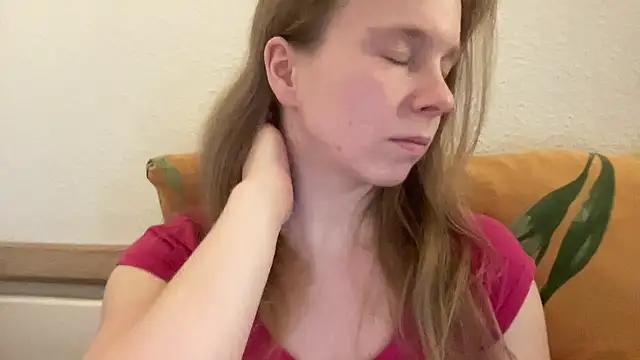 Snapshot of SweetLucy96 chatting on March 5, 3:07 pm SweetLucy96 online show from March 5, 3:07 pm