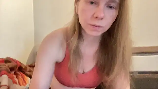 Snapshot of SweetLucy96 chatting on March 19, 10:00 am SweetLucy96 online show from March 19, 10:00 am