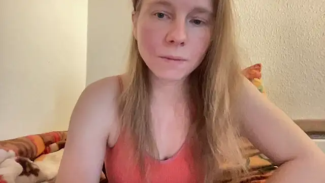 Snapshot of SweetLucy96 chatting on March 21, 10:39 am SweetLucy96 online show from March 21, 10:39 am