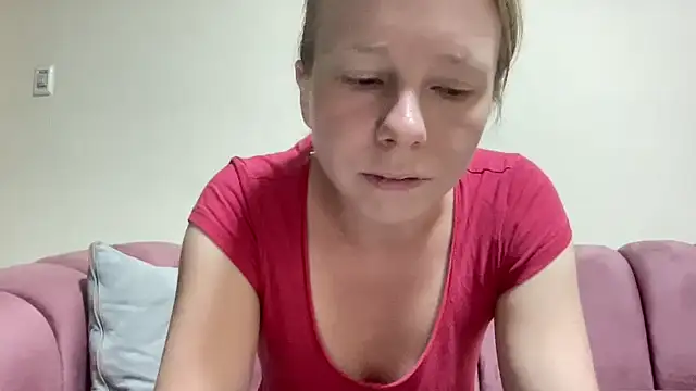 Snapshot of SweetLucy96 chatting on September 20, 10:27 am SweetLucy96 online show from September 20, 10:27 am