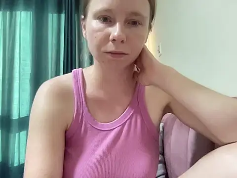 Snapshot of SweetLucy96 chatting on October 27, 1:04 pm SweetLucy96 online show from October 27, 1:04 pm