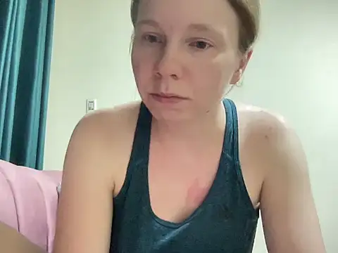 Snapshot of SweetLucy96 chatting on October 30, 7:25 pm SweetLucy96 online show from October 30, 7:25 pm