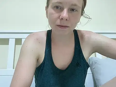 Snapshot of SweetLucy96 chatting on November 6, 10:05 am SweetLucy96 online show from November 6, 10:05 am