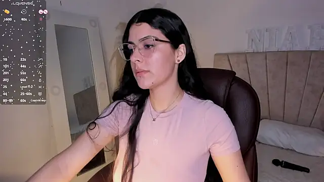  Niah  online show from February 24, 9:20 pm