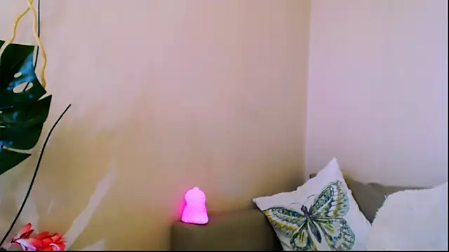 OLIVIA CANDY online show from March 22, 7:25 am