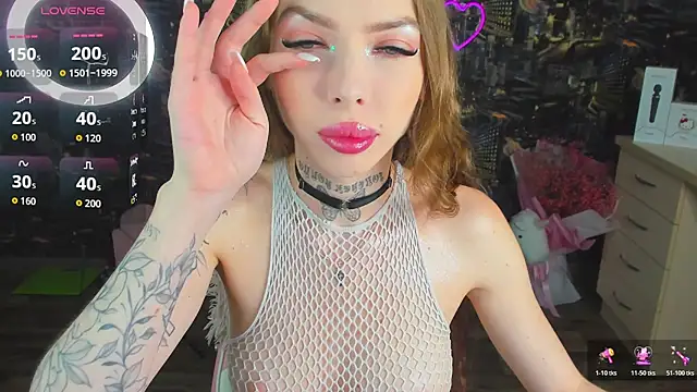 Snapshot of ArielSpell chatting on April 4, 9:23 pm ArielSpell online show from April 4, 9:23 pm