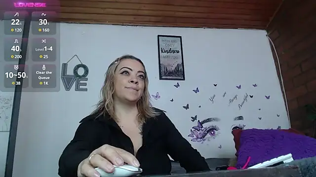 LIila28six online show from January 11, 7:49 pm