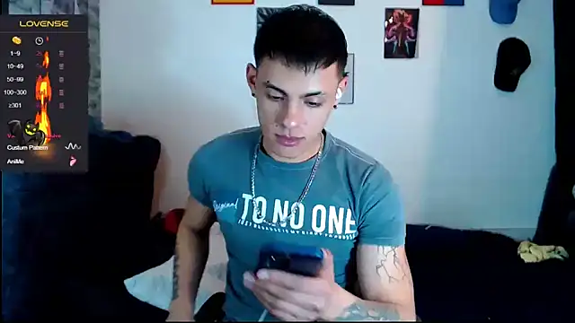 Snapshot of danilohot_19 chatting on December 20, 12:41 am danilohot 19 online show from December 20, 12:41 am