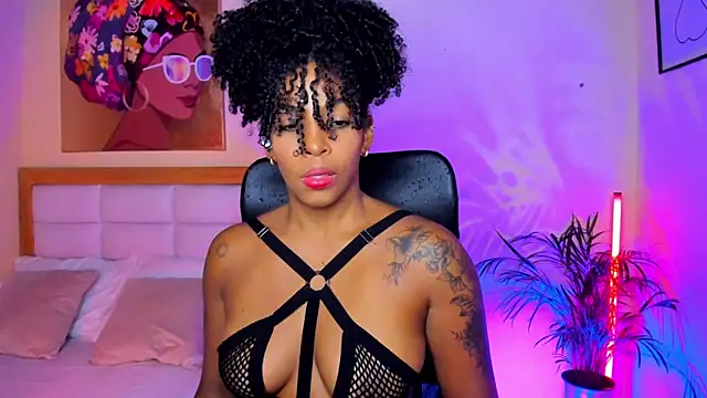 AitanaBrown  online show from April 12, 2:33 pm