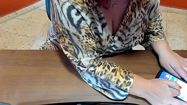 NikkiHolland online show from November 11, 9:31 am