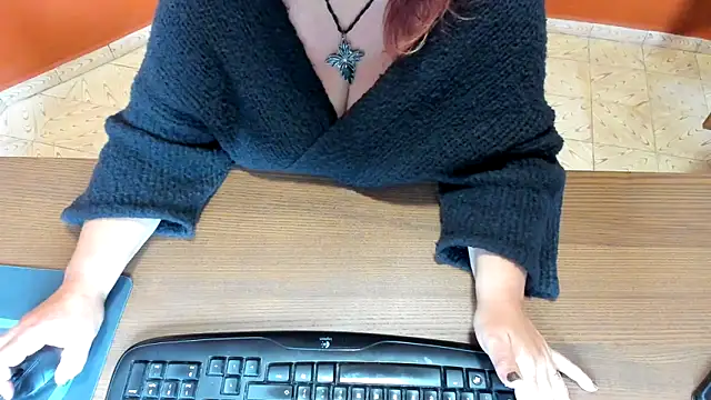 NikkiHolland online show from April 8, 8:03 am