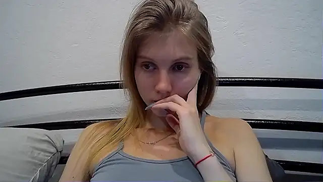 Snapshot of MaryMiton chatting on December 7, 3:30 pm MaryMiton online show from December 7, 3:30 pm