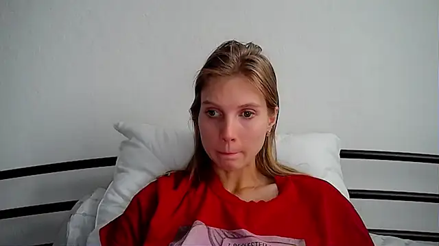 Snapshot of MaryMiton chatting on February 15, 3:39 pm MaryMiton online show from February 15, 3:39 pm