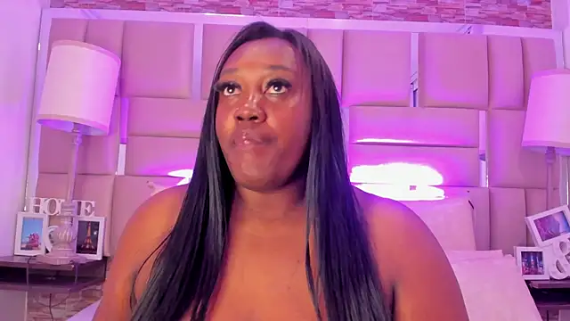 ShaniaBrownn online show from November 8, 7:56 pm