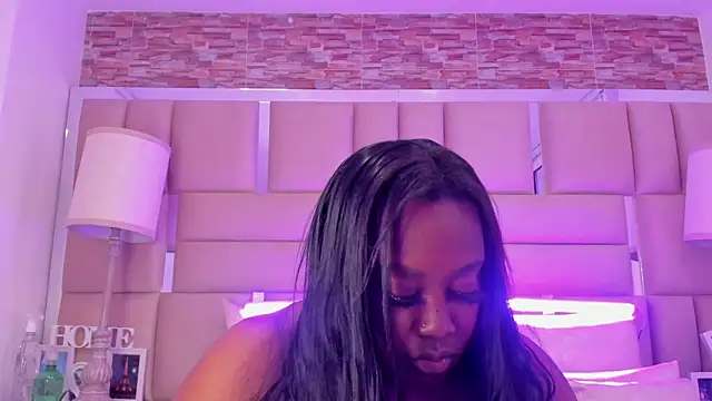 ShaniaBrownn online show from November 12, 7:46 pm