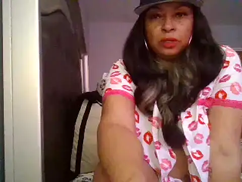 MSweetLindaParks online show from February 2, 7:25 pm